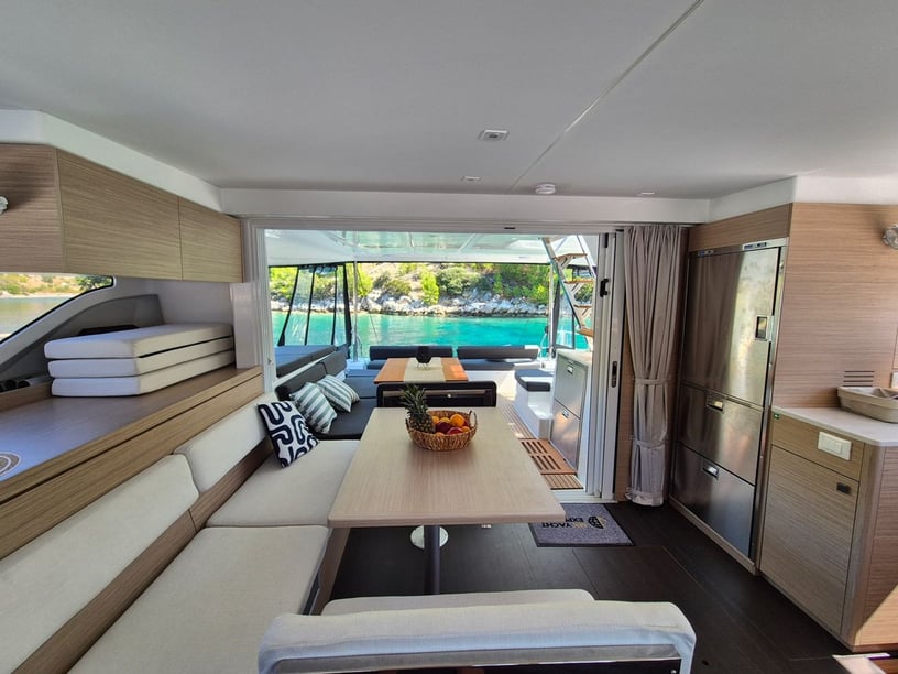 Seget Donji Katamaran 6 Kabine 12 Liegeplätze 12 Gäste 13.85 m Nummer des Inserats: #28177 2