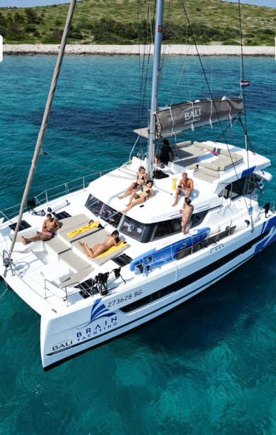 Seget Donji Catamaran 4 cabin 12 berths 12 guests 12.31 m Listing Number: #28178 3