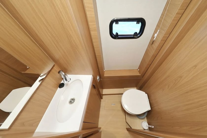 Seget Donji Katamaran 4 Kabine 8 Liegeplätze 8 Gäste 14.28 m Nummer des Inserats: #28179 5