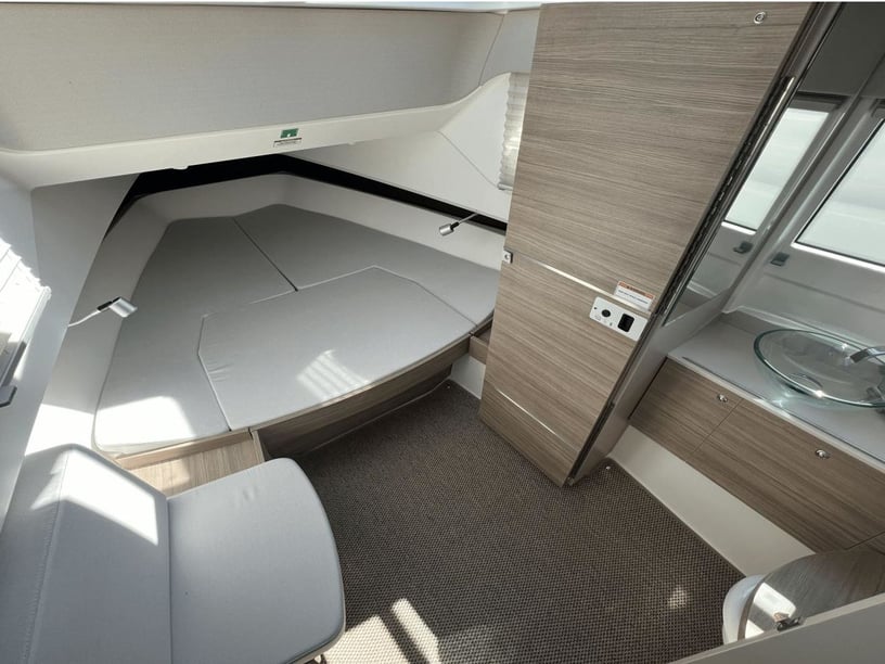 Chania Motorboat 1 cabin 2 berths 9 guests 10.28 m Listing Number: #28196 2