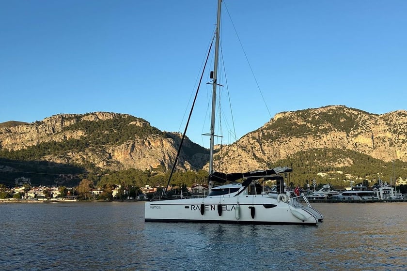 Alacati Catamaran Cabine 4  8  slaapplaatsen 10  gasten 12 m Lijstnummer: #28202 4