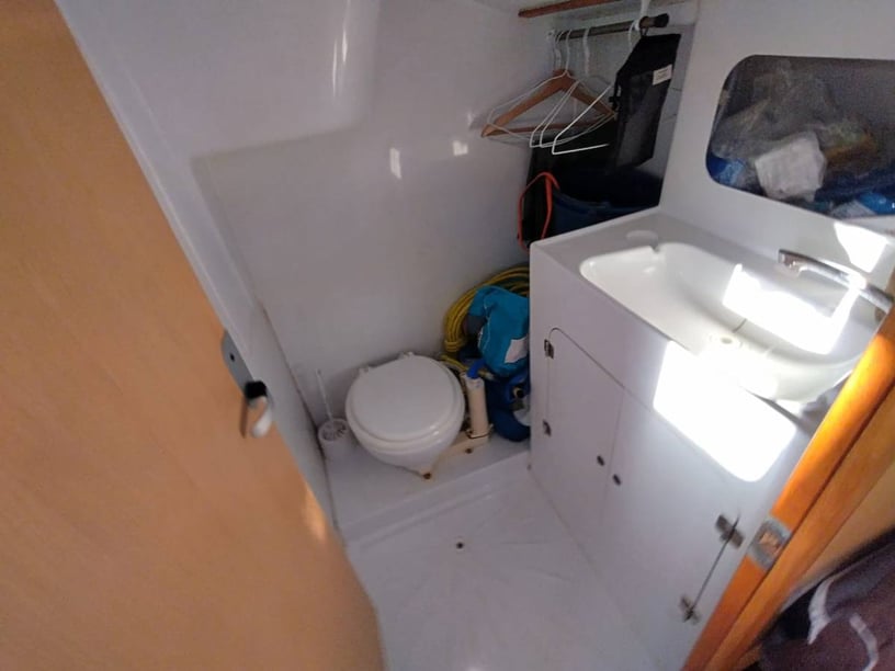 Saint-Quay-Portrieux Voilier Cabine 2  Couchettes 6  Invités 6  9.14 m Numéro de l'annonce: #28203 3