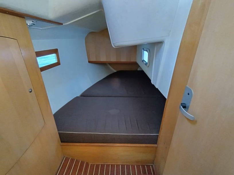 Saint-Quay-Portrieux Voilier Cabine 2  Couchettes 6  Invités 6  9.14 m Numéro de l'annonce: #28203 5