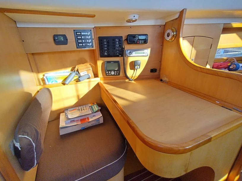 Saint-Quay-Portrieux Voilier Cabine 2  Couchettes 6  Invités 6  9.14 m Numéro de l'annonce: #28203 4