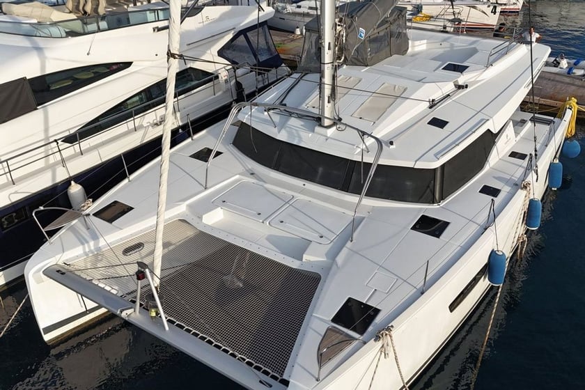 Marmaris Catamaran Cabine 4  Couchettes 8  Invités 8  13.45 m Numéro de l'annonce: #28213 2