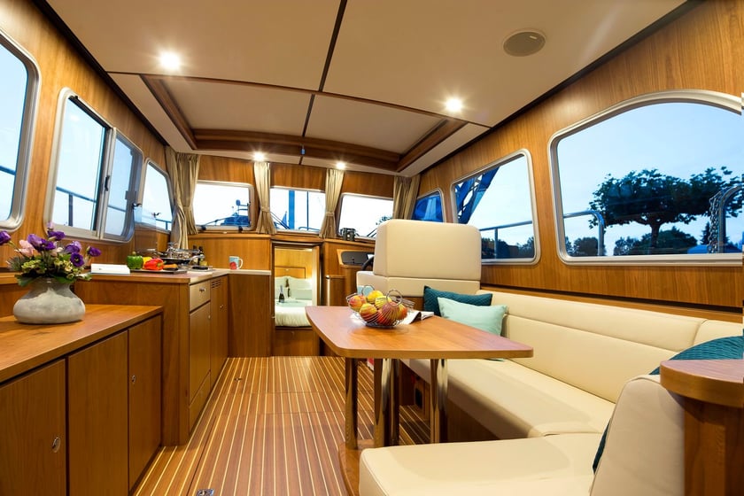 Kinrooi Motorjacht Cabine 1  2  slaapplaatsen 4  gasten 10.4 m Lijstnummer: #28216 3