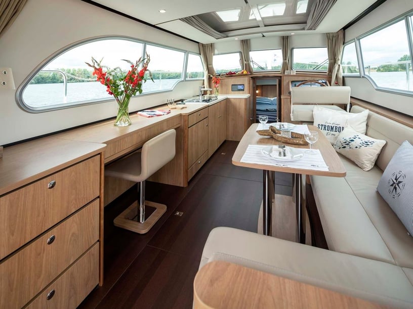 Kinrooi Motorjacht Cabine 1  2  slaapplaatsen 4  gasten 10.4 m Lijstnummer: #28216 2