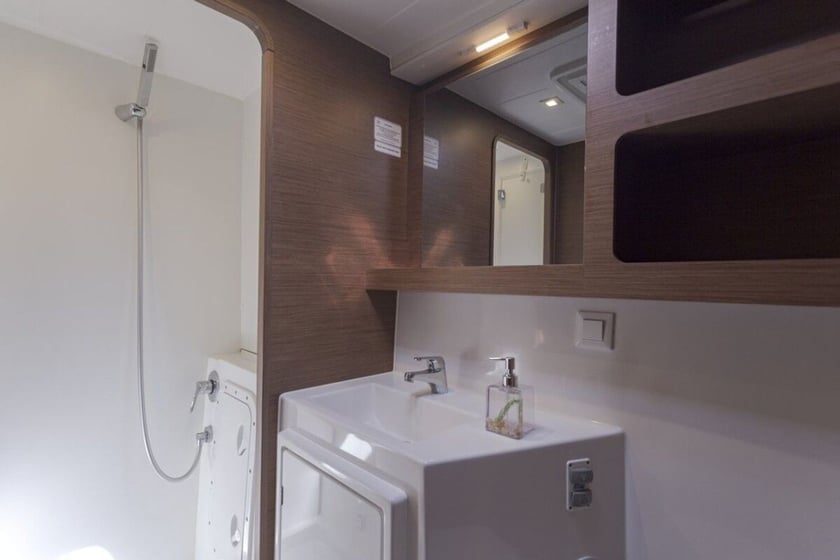 Trogir Catamarano cabina 4  cuccette 12  12  ospiti 12.8 m Numero dell'inserzione: #28218 3