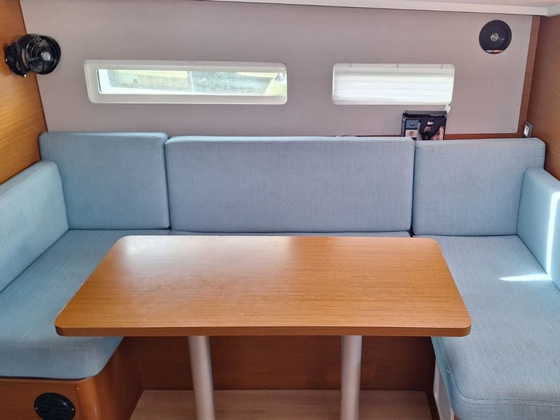 Palairos Voilier Cabine 3  Couchettes 8  Invités 8  12.35 m Numéro de l'annonce: #28220 2