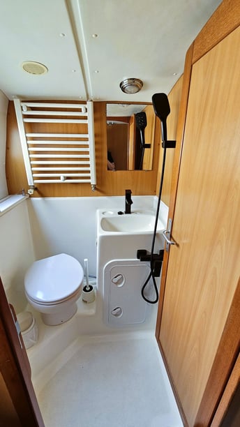 Lübz Motorboot Cabine 2  4  slaapplaatsen 12  gasten 10.71 m Lijstnummer: #28236 5