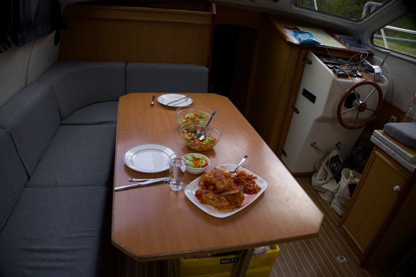 Lübz Motorboot Cabine 2  4  slaapplaatsen 12  gasten 10.71 m Lijstnummer: #28236 3