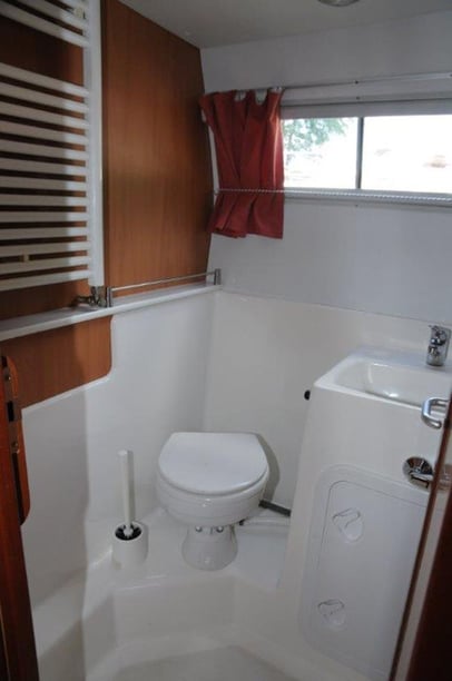 Lübz Lancha motora Cabina 3  6  literas 12  invitados 12.63 m Número de anuncio: #28242 4