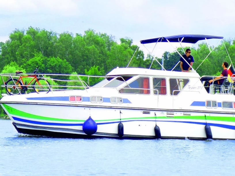 Lübz Motorboot Cabine 3  6  slaapplaatsen 12  gasten 10.71 m Lijstnummer: #28243