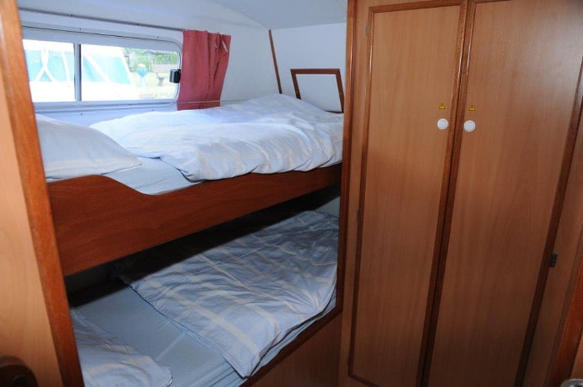 Lübz Motorboot Cabine 3  6  slaapplaatsen 12  gasten 10.71 m Lijstnummer: #28243 5