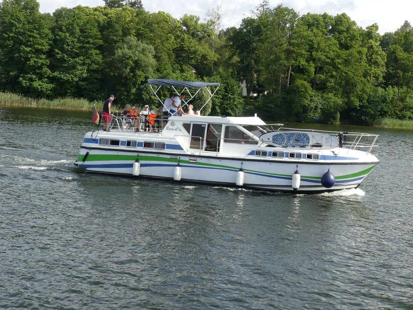 Lübz Lancha motora Cabina 4  8  literas 12  invitados 12.63 m Número de anuncio: #28245