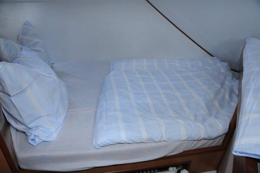 Lübz Lancha motora Cabina 4  8  literas 12  invitados 12.63 m Número de anuncio: #28245 4