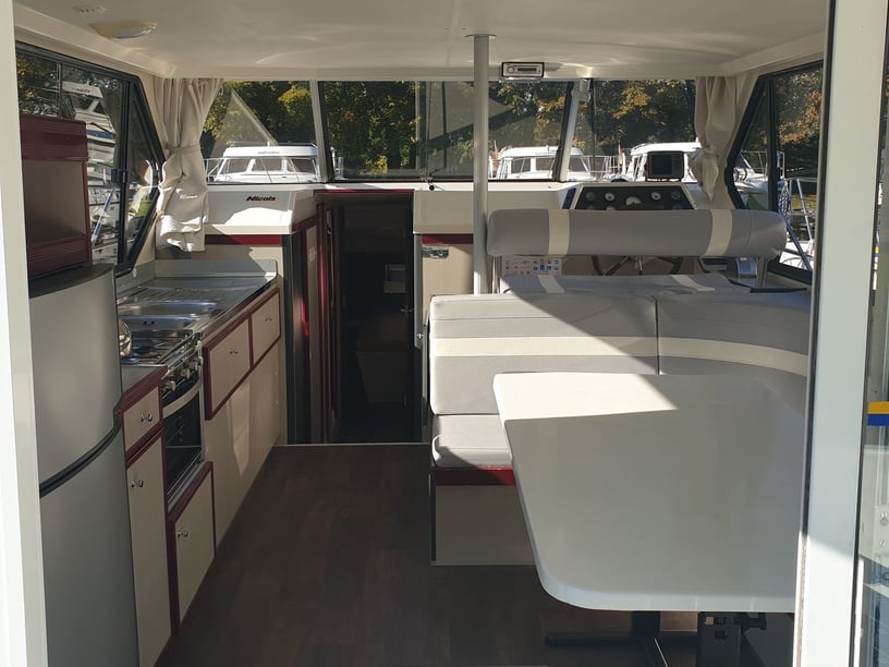 Lübz Motorboot Cabine 4  8  slaapplaatsen 12  gasten 11.5 m Lijstnummer: #28246 2