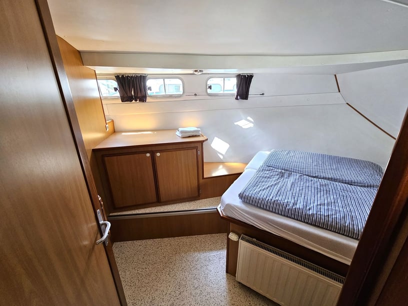 Lübz Motorboot Cabine 2  4  slaapplaatsen 12  gasten 10.71 m Lijstnummer: #28247 4