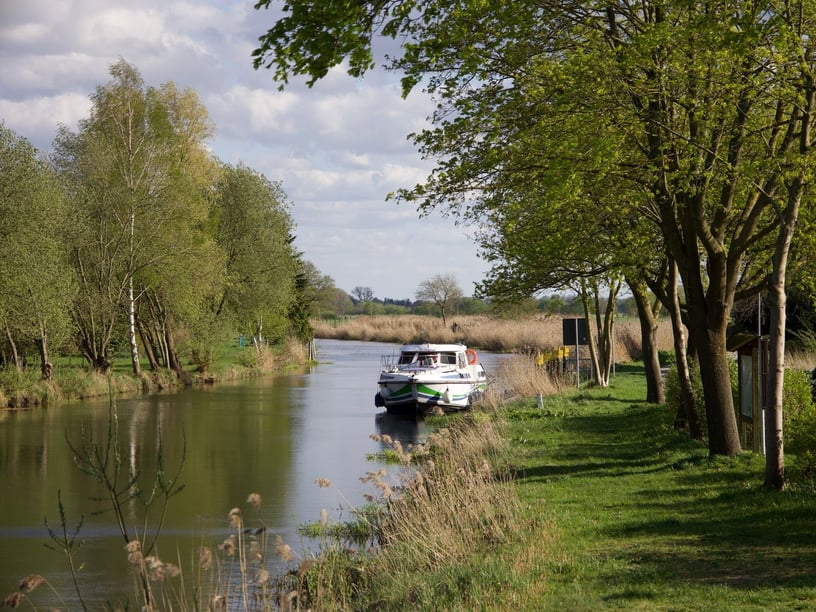 Lübz Motorboot Cabine 2  4  slaapplaatsen 12  gasten 10.71 m Lijstnummer: #28247