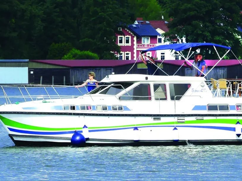 Lübz Motorboot Cabine 3  6  slaapplaatsen 12  gasten 12.63 m Lijstnummer: #28249