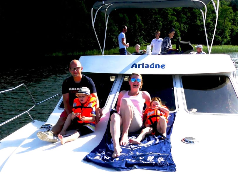 Lübz Motorboot Cabine 3  6  slaapplaatsen 12  gasten 12.63 m Lijstnummer: #28249 5