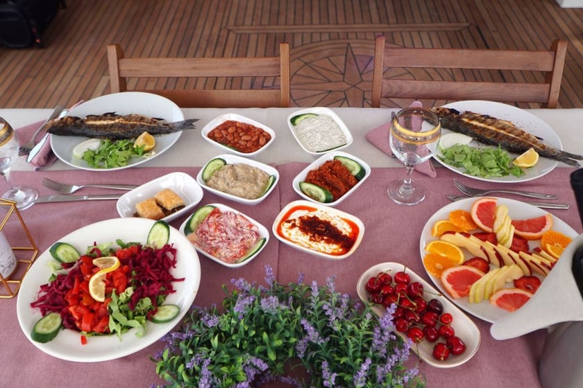 İstanbul Motoryat  Konaklama 2 kişi Seyir 29 kişi 18.05 m İlan No: #28266 3