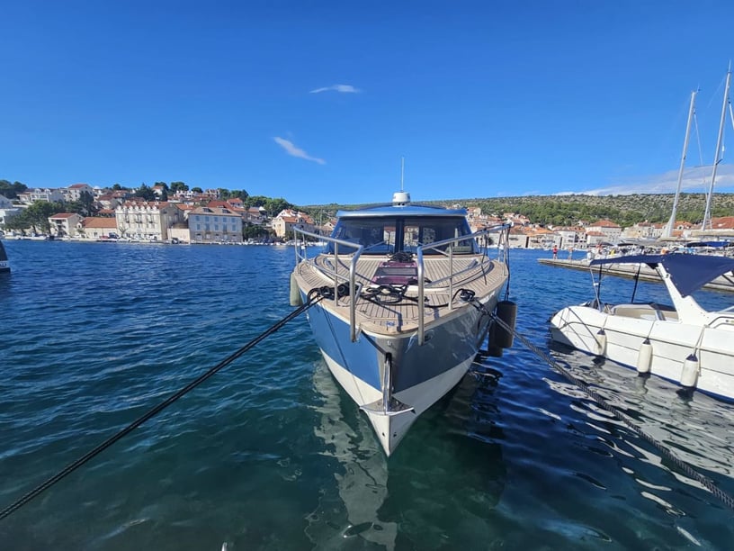 Split Sürat Teknesi 2 kabin Konaklama 5 kişi Seyir 5 kişi 13.21 m İlan No: #28268 5