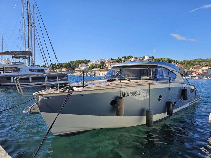 Split Sürat Teknesi 2 kabin Konaklama 5 kişi Seyir 5 kişi 13.21 m İlan No: #28268