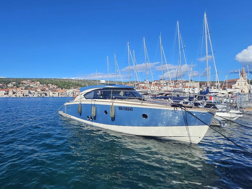 Split Sürat Teknesi 2 kabin Konaklama 5 kişi Seyir 5 kişi 13.21 m İlan No: #28268 2