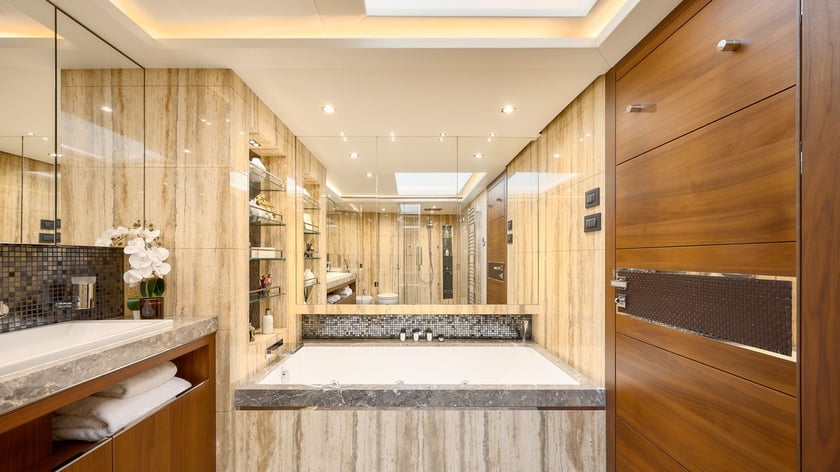 Split Sürat Teknesi 6 kabin Konaklama 12 kişi Seyir 12 kişi 40.16 m İlan No: #28272 4