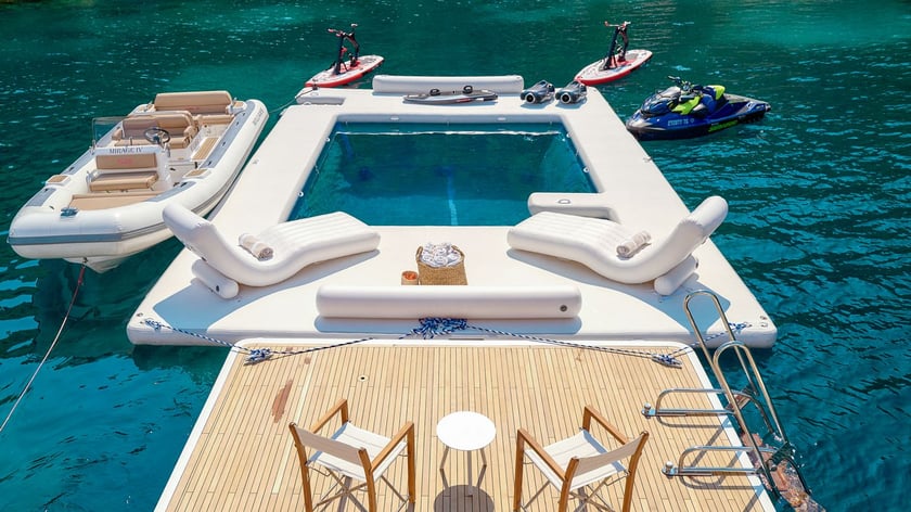 Split Sürat Teknesi 6 kabin Konaklama 12 kişi Seyir 12 kişi 40.16 m İlan No: #28272 5