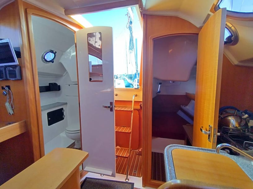 Saint-Quay-Portrieux Voilier Cabine 2  Couchettes 6  Invités 6  8.53 m Numéro de l'annonce: #28283 4