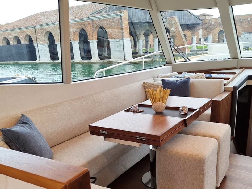 Gesplitst Motorjacht Cabine 4  8  slaapplaatsen 8  gasten 21.1 m Lijstnummer: #28302 2