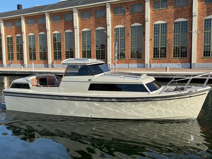 Motala Bateau à moteur Cabine 2  Couchettes 4  Invités 4  8 m Numéro de l'annonce: #28310