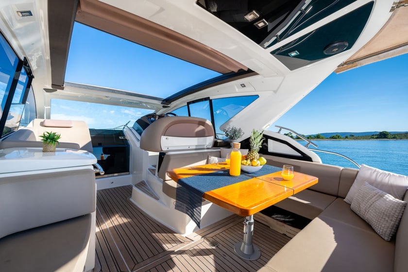 Kaštel Gomilica Sürat Teknesi 2 kabin Konaklama 6 kişi Seyir 6 kişi 13.82 m İlan No: #28317 3