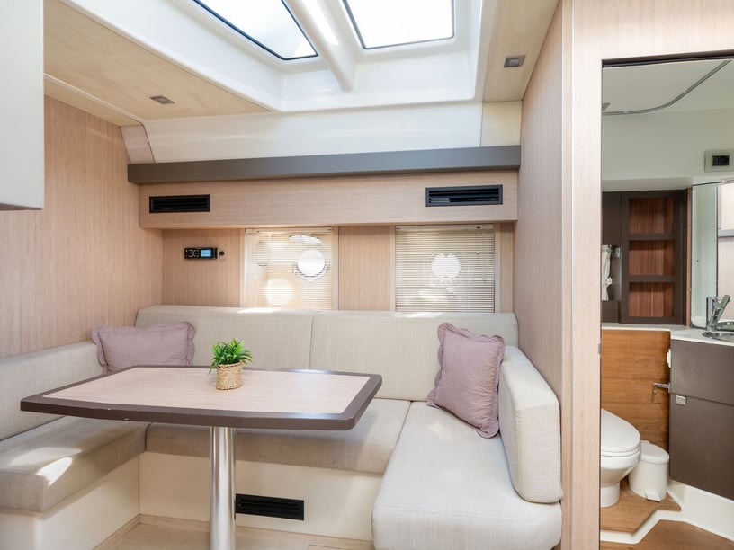 Kaštel Gomilica Sürat Teknesi 2 kabin Konaklama 6 kişi Seyir 6 kişi 13.82 m İlan No: #28317 2