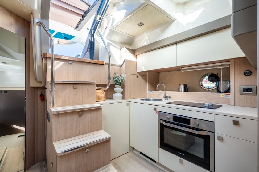 Kaštel Gomilica Sürat Teknesi 2 kabin Konaklama 6 kişi Seyir 6 kişi 13.82 m İlan No: #28317 5