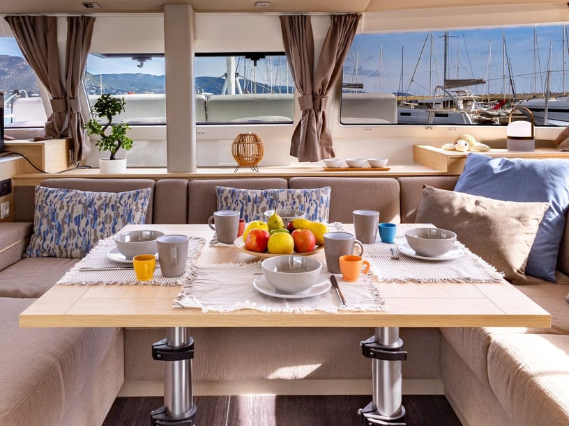 Bormes-les-Mimosas Katamaran 4 Kabine 8 Liegeplätze 8 Gäste 13.45 m Nummer des Inserats: #28319 2