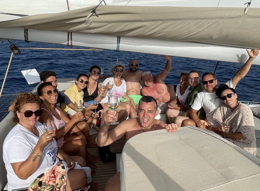 Bormes-les-Mimosas Katamaran 4 Kabine 8 Liegeplätze 8 Gäste 13.45 m Nummer des Inserats: #28319 3