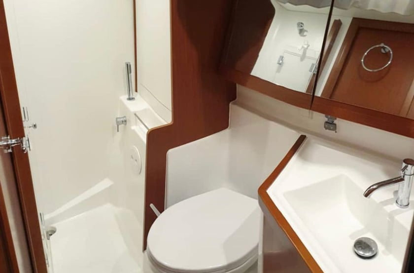 San Miguel de Abona Segelboot 3 Kabine 7 Liegeplätze 7 Gäste 13.85 m Nummer des Inserats: #28323 5