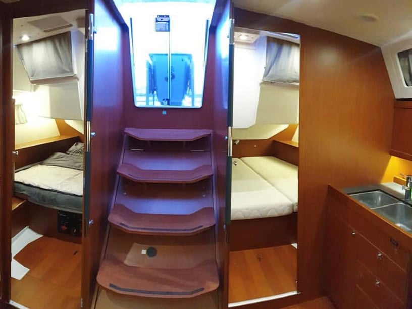 San Miguel de Abona Segelboot 3 Kabine 7 Liegeplätze 7 Gäste 13.85 m Nummer des Inserats: #28323 2