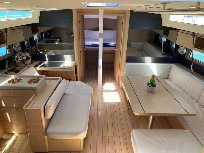 Salerno Segelboot 5 Kabine 13 Liegeplätze 13 Gäste 15.94 m Nummer des Inserats: #28326 2