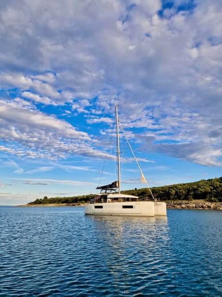 Pula Katamaran 4 Kabine 8 Liegeplätze 8 Gäste 11.74 m Nummer des Inserats: #28329 5