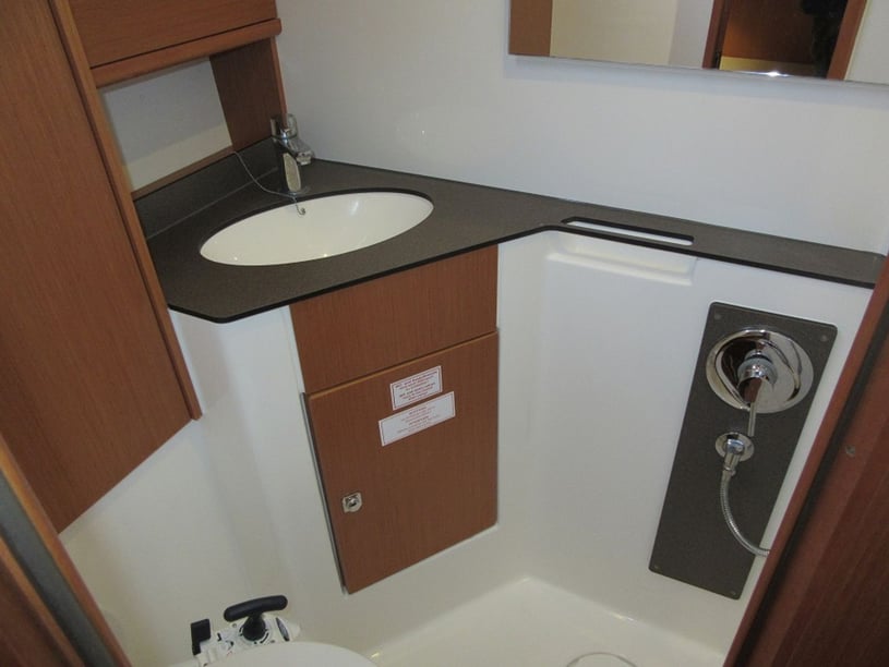 Göteborg Zeilboot Cabine 4  9  slaapplaatsen 9  gasten 14.24 m Lijstnummer: #28345 4