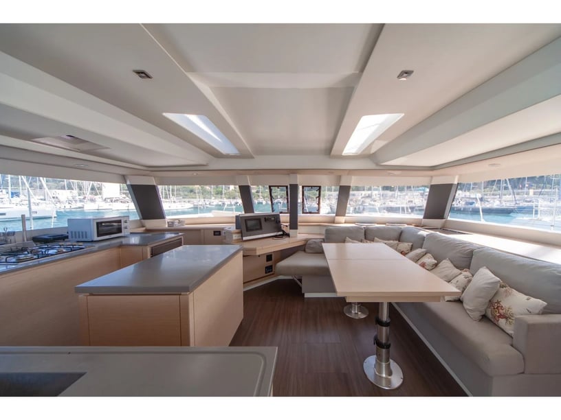 Capo d'Orlando Catamaran 4 cabin 12 berths 12 guests 14.98 m Listing Number: #28349 2