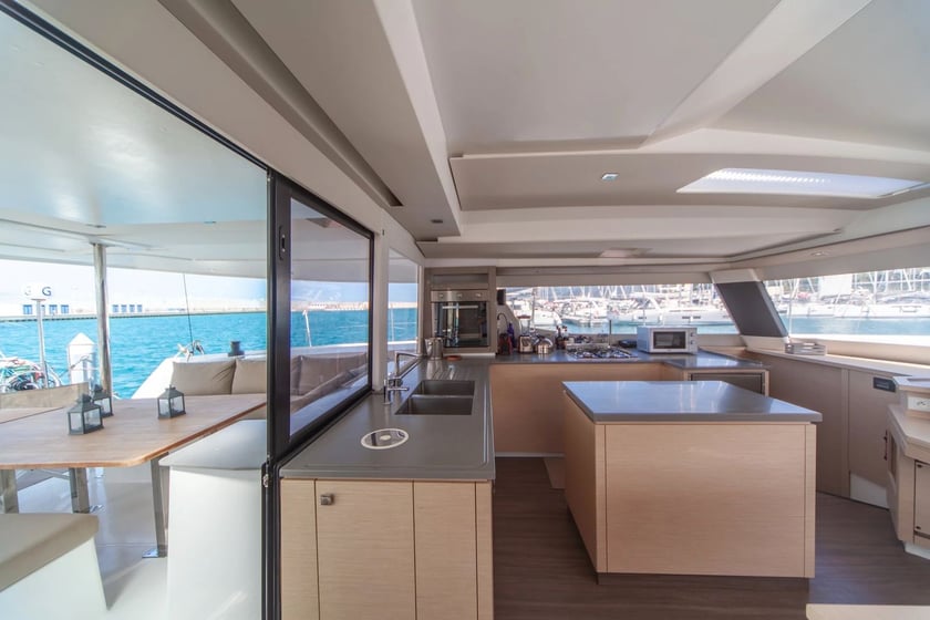 Capo d'Orlando Catamaran 4 cabin 12 berths 12 guests 14.98 m Listing Number: #28349 5