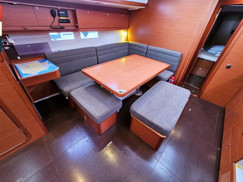 Vliho Segelboot 4 Kabine 9 Liegeplätze 9 Gäste 14.15 m Nummer des Inserats: #28354 2