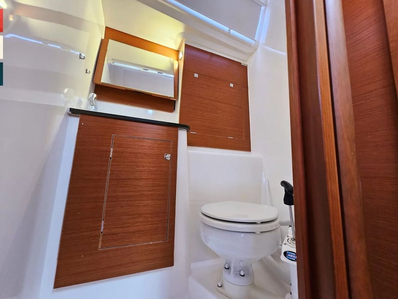 Vliho Segelboot 4 Kabine 9 Liegeplätze 9 Gäste 14.15 m Nummer des Inserats: #28354 3