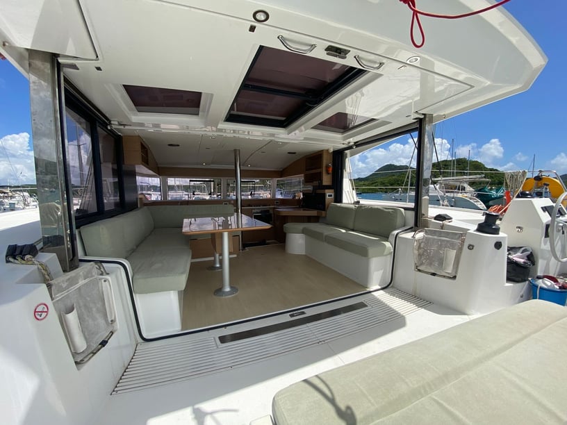 Martinique Catamaran Cabine 4  Couchettes 8  Invités 8  11.78 m Numéro de l'annonce: #28358 2