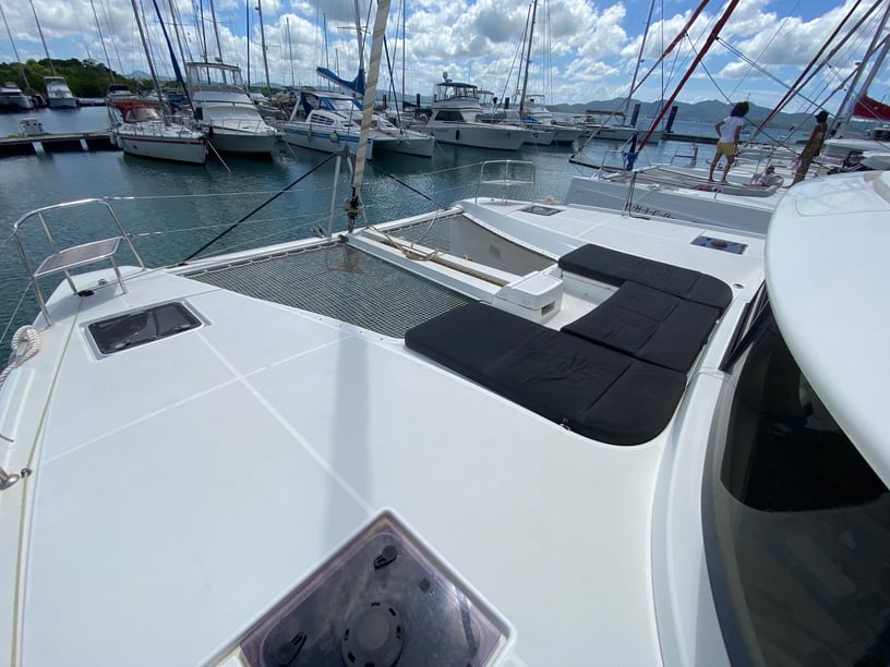 Martinique Catamaran Cabine 4  Couchettes 8  Invités 12  13.99 m Numéro de l'annonce: #28360